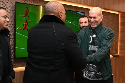 FAF : Zinédine Zidane honoré lors du match Algérie – Uruguay